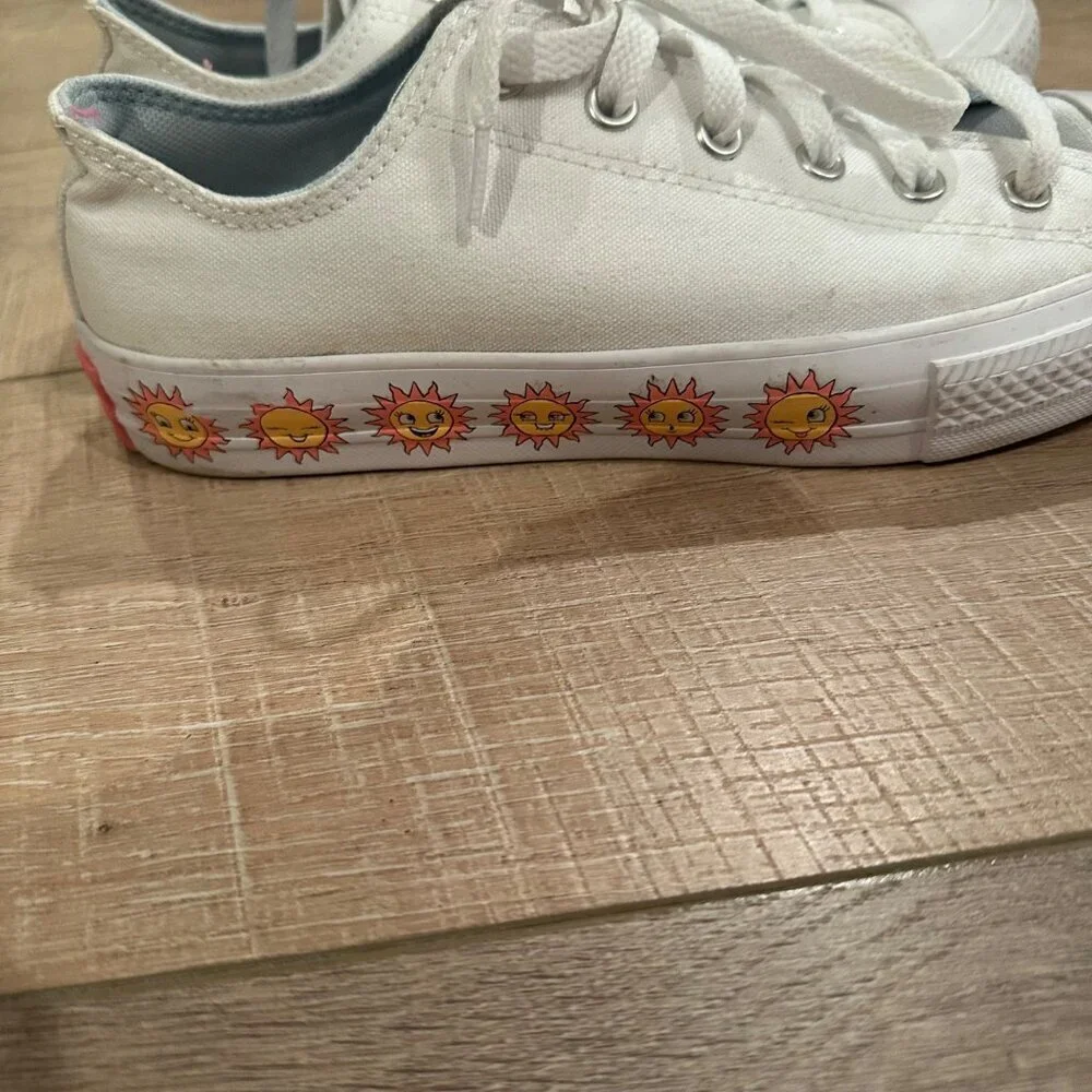 CONVERSE JUNIOR WHITE SUNSHINE SNEAKERS SIZE 5 WOMENS 670702F - Picture 2 of 8